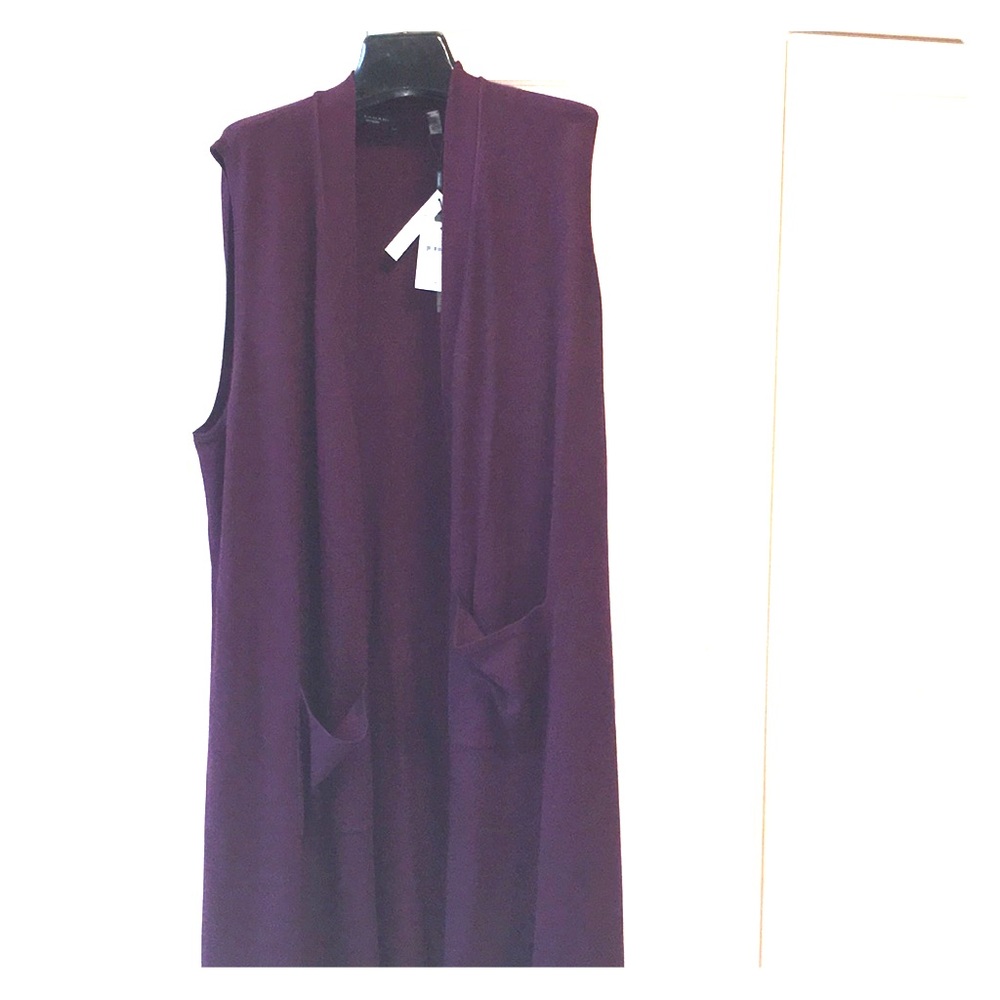 NWT T Tahari ladies no sleeves burgundy cardigan